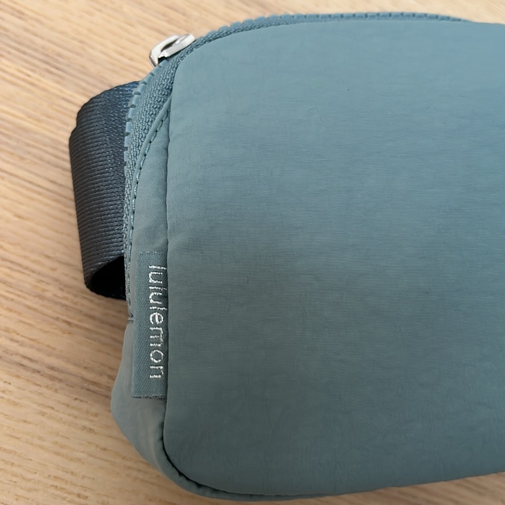 lululemon athletica Everywhere Belt Bag - Picture 6 of 10